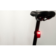LUZ TRASERA ELTIN - EXPLORER (70 LUMENES)